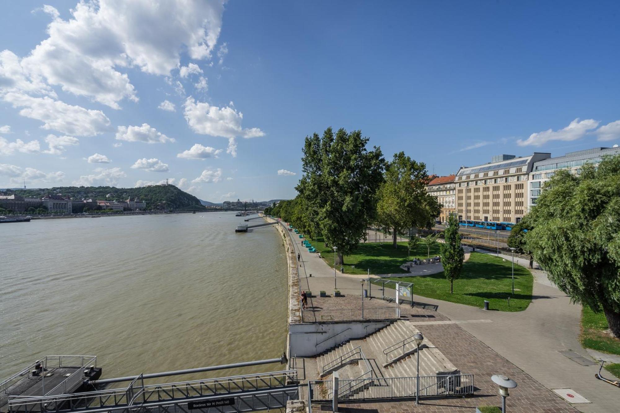 Angel Apartment With Free Garage Parking, Budapest